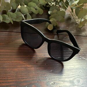Matte Black QUAY Sunglasses